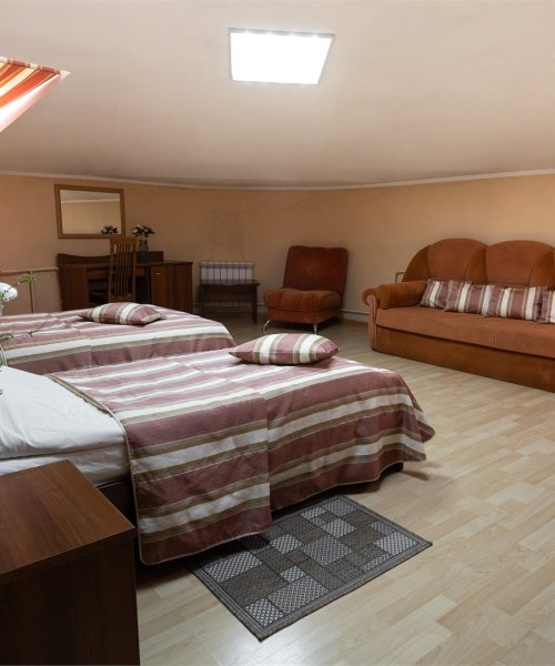 Двухместный двухкомнатный мансардный «Семейный номер»